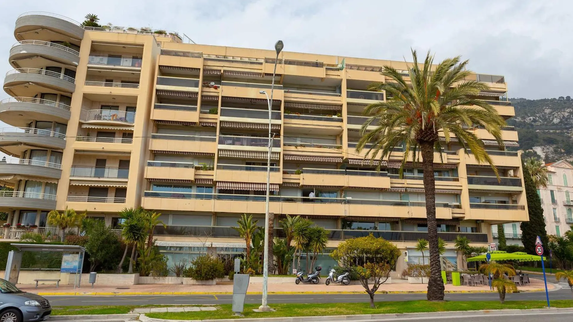 Apartment Grand 2P Avec Terrasse, Apercu Mer Et Garage Prive - Menton Garavan - Fr-1-196-268